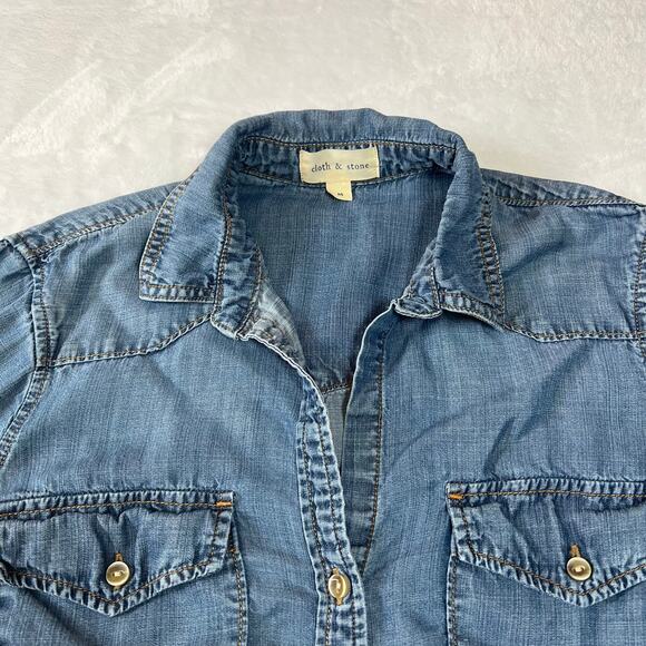 Cloth & Stone Chambray Button Up Shirt Size Medium Casual Lightweight Classic - Picture 3 of 12